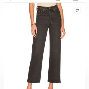 Levi’s size 26 ribcage straight ankle in black